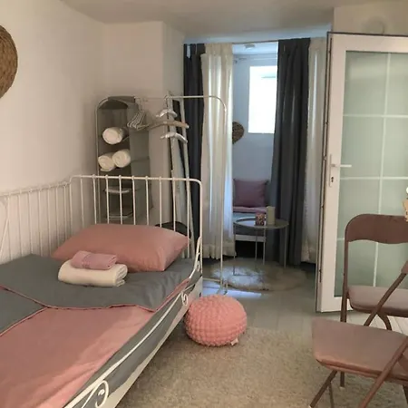 Indira ゲストハウス ヴィソコ