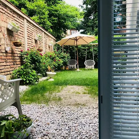 Indira ゲストハウス ヴィソコ