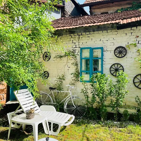 ゲストハウス Indira ヴィソコ