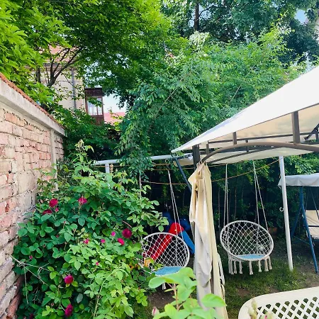 ゲストハウス Indira *